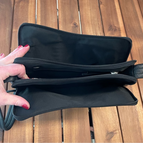 Tignanello black leather three-compartment shoulder bag - Picture 8 of 10